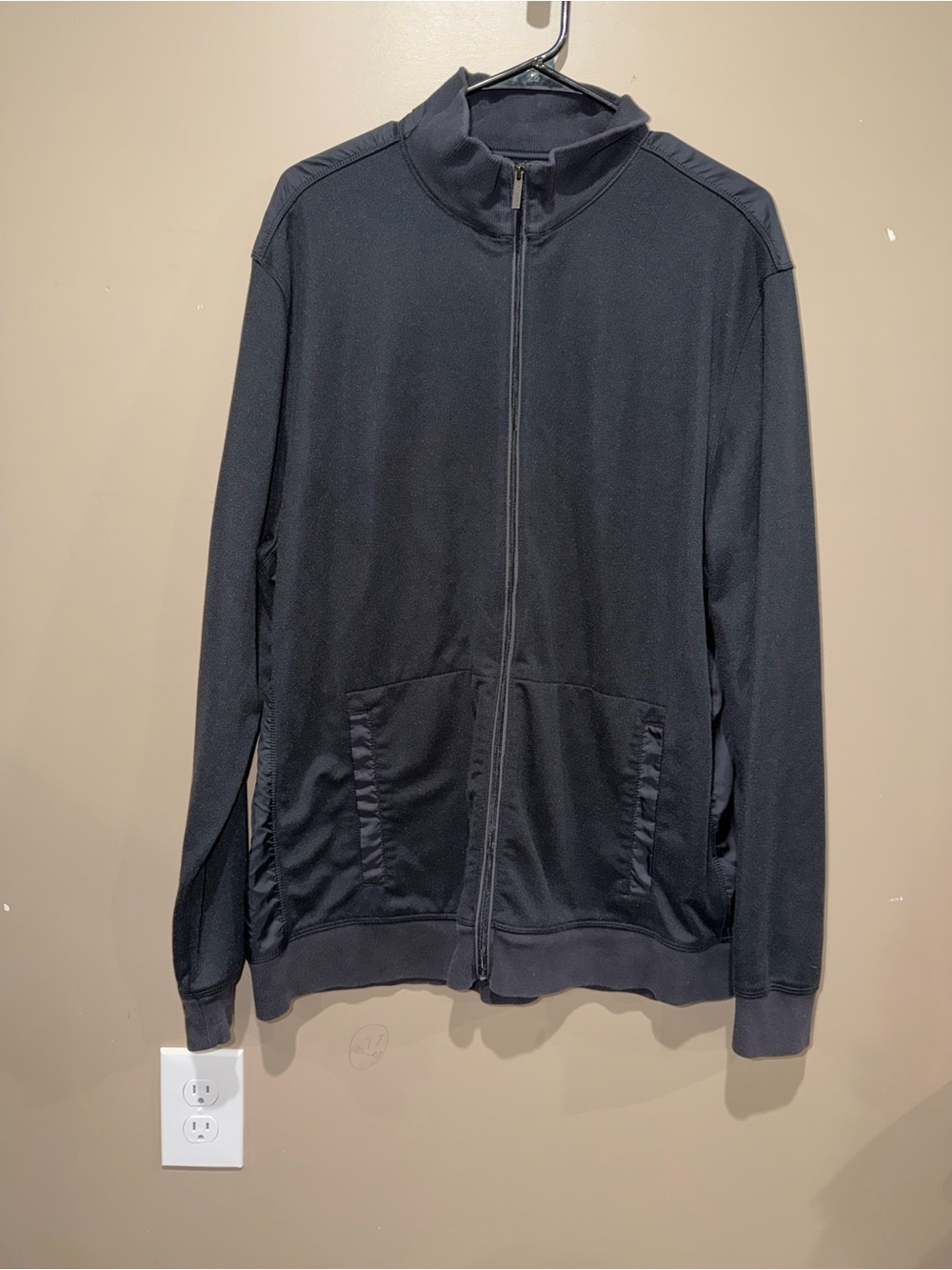 Men's Van Heusen_Studio Black Full-Zip Track Jacket - Classic Casual Sweater